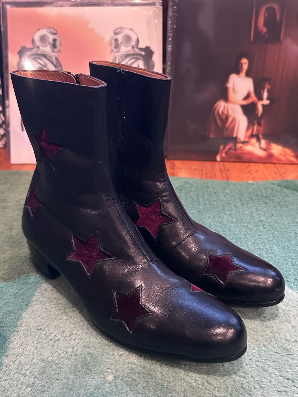 Fluevog EXCELLENT Fox & Fluevog Florian black/burgundy velvet star boot-M7/W9